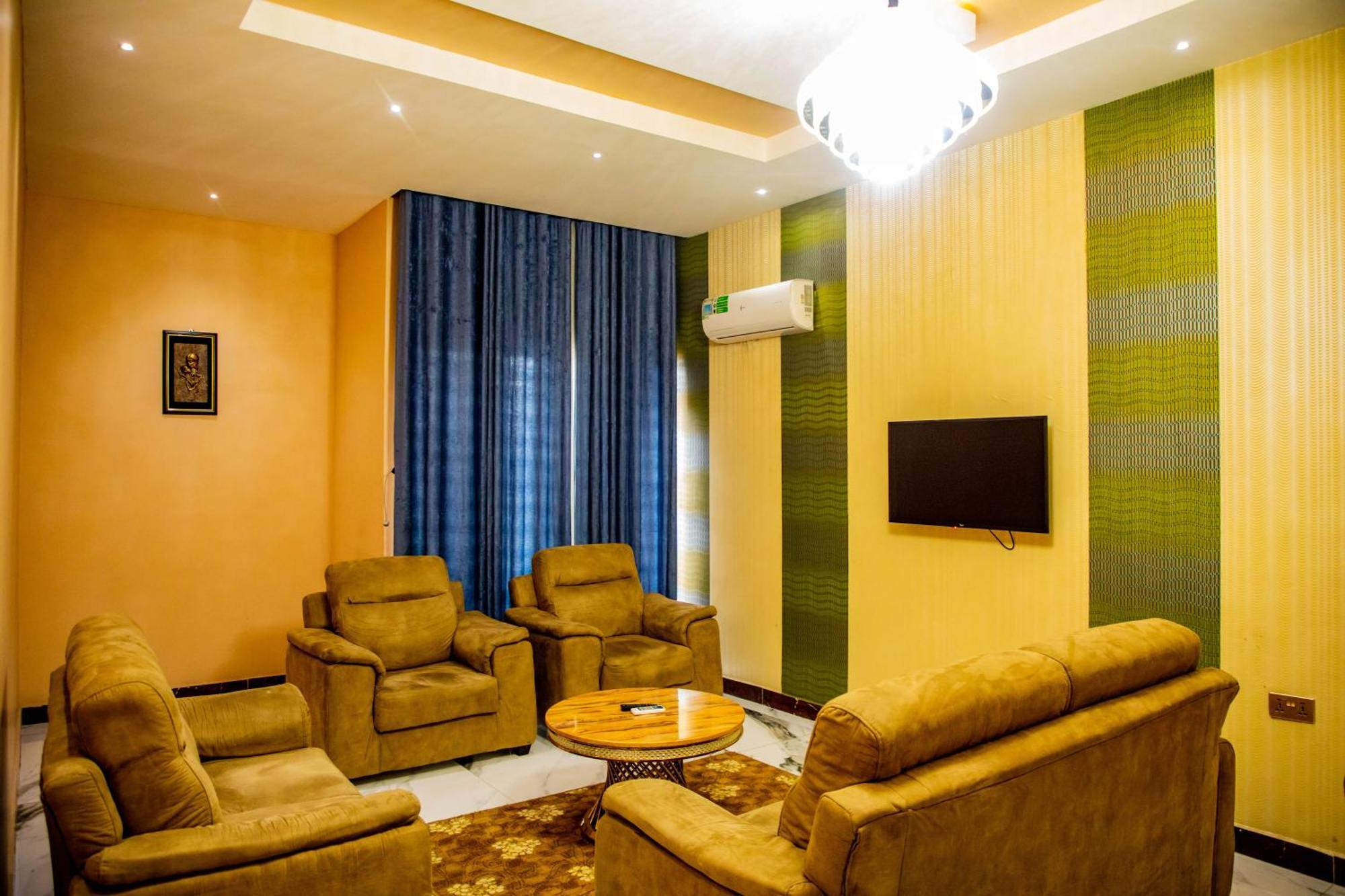Villa Hilton Hotels Uyo Exterior photo