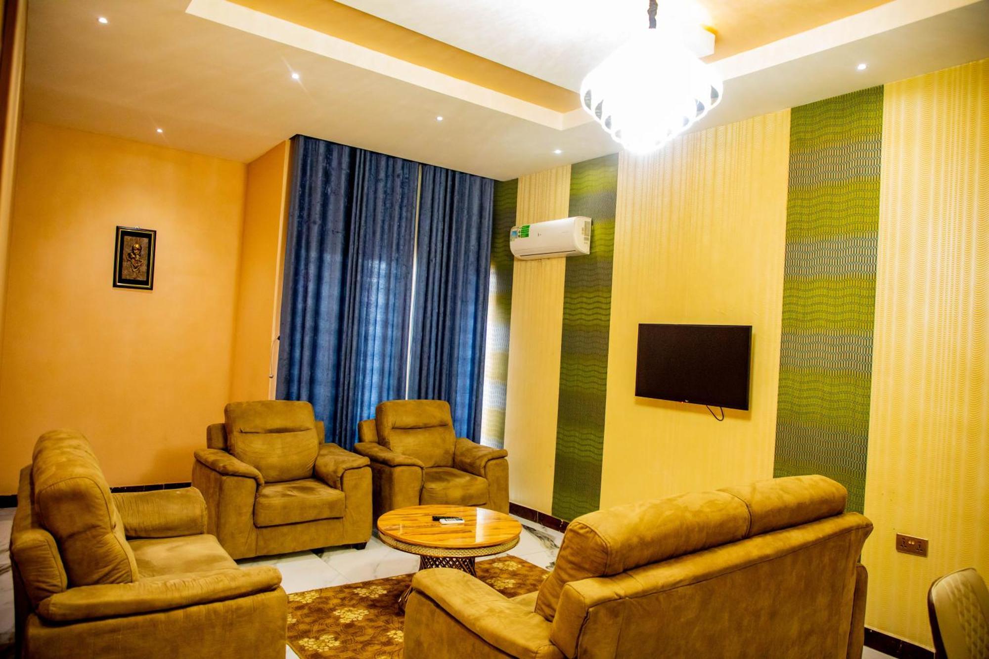 Villa Hilton Hotels Uyo Exterior photo