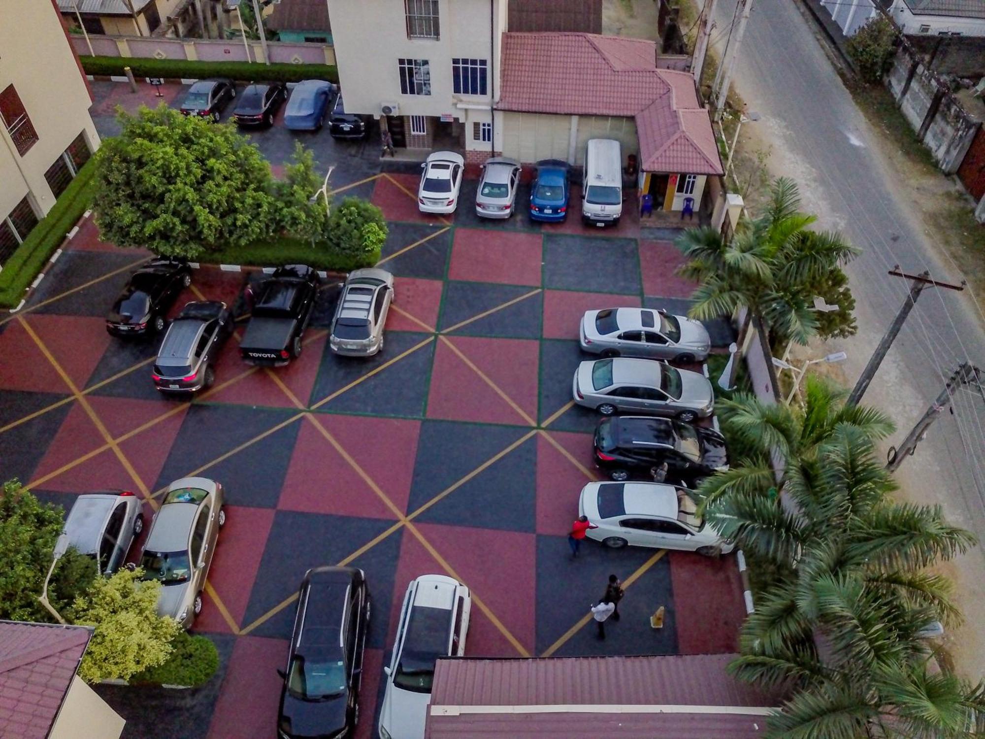 Villa Hilton Hotels Uyo Exterior photo